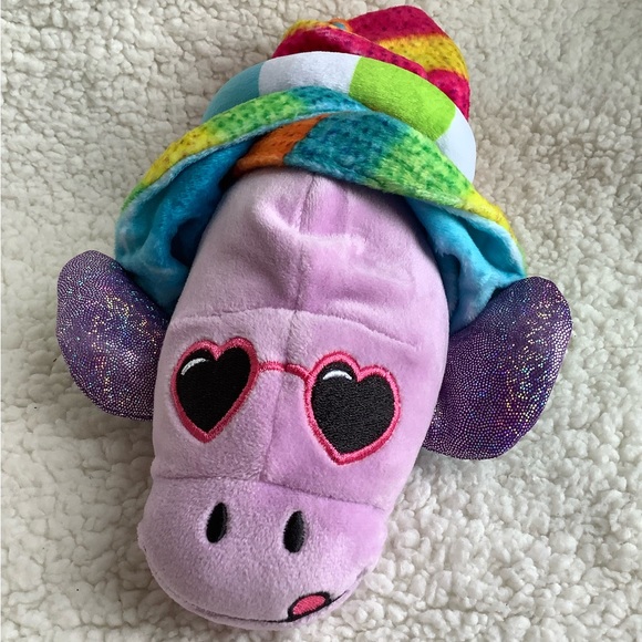 Basic Fun 2022 Cutetitos Islanditos Manateetio Plush w Wrap Stuffed Animal Toy - Picture 13 of 15